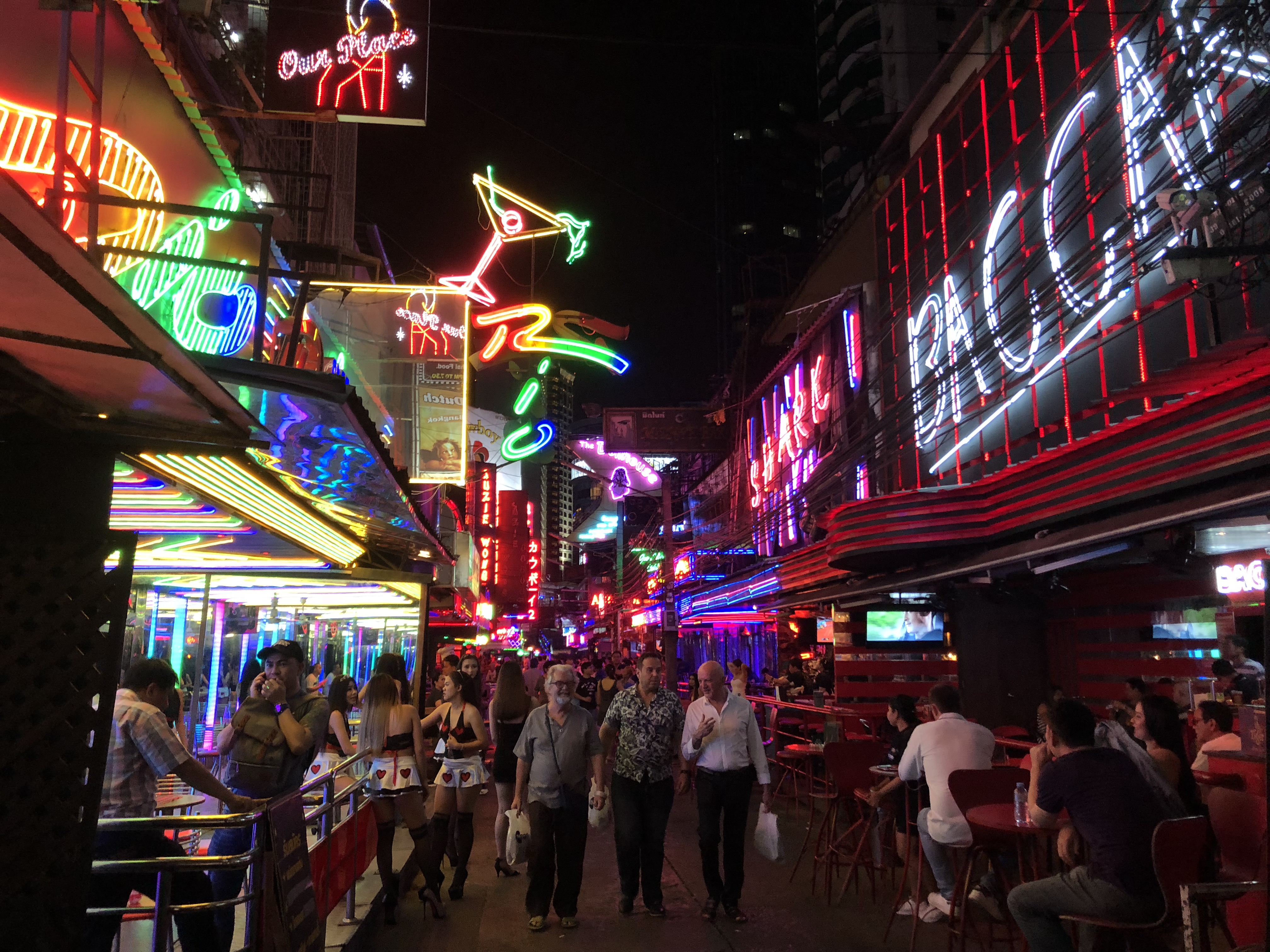 ソイカウボーイ バンコクの歓楽街ダントツ1位 有名店と言えばバカラ アジアの歩き方