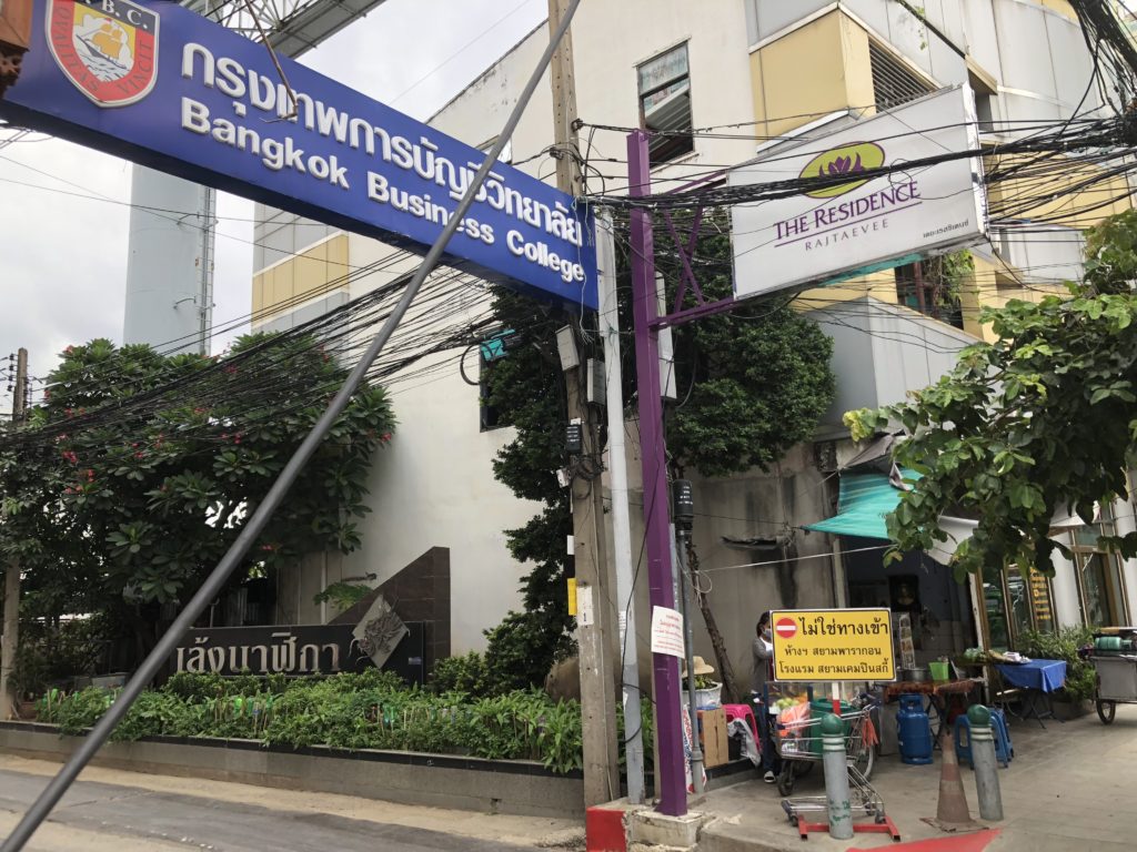 バンコクで旅行者が絶対行かないローカル店