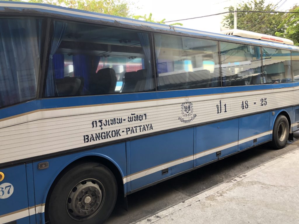  バンコクからパタヤへのバス移動 
