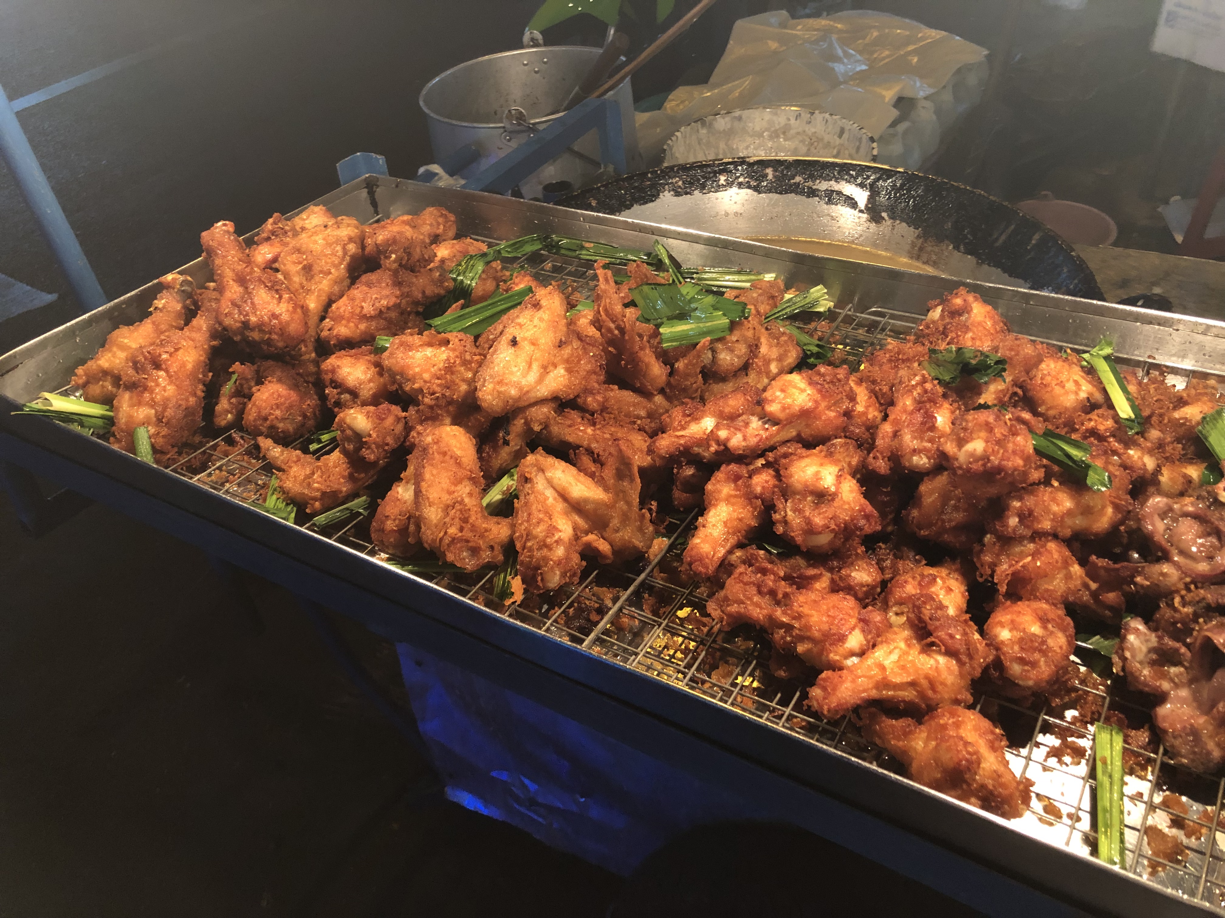 ガイトート コンベント通りの名物屋台 タイのフライドチキンが絶品 アジアの歩き方