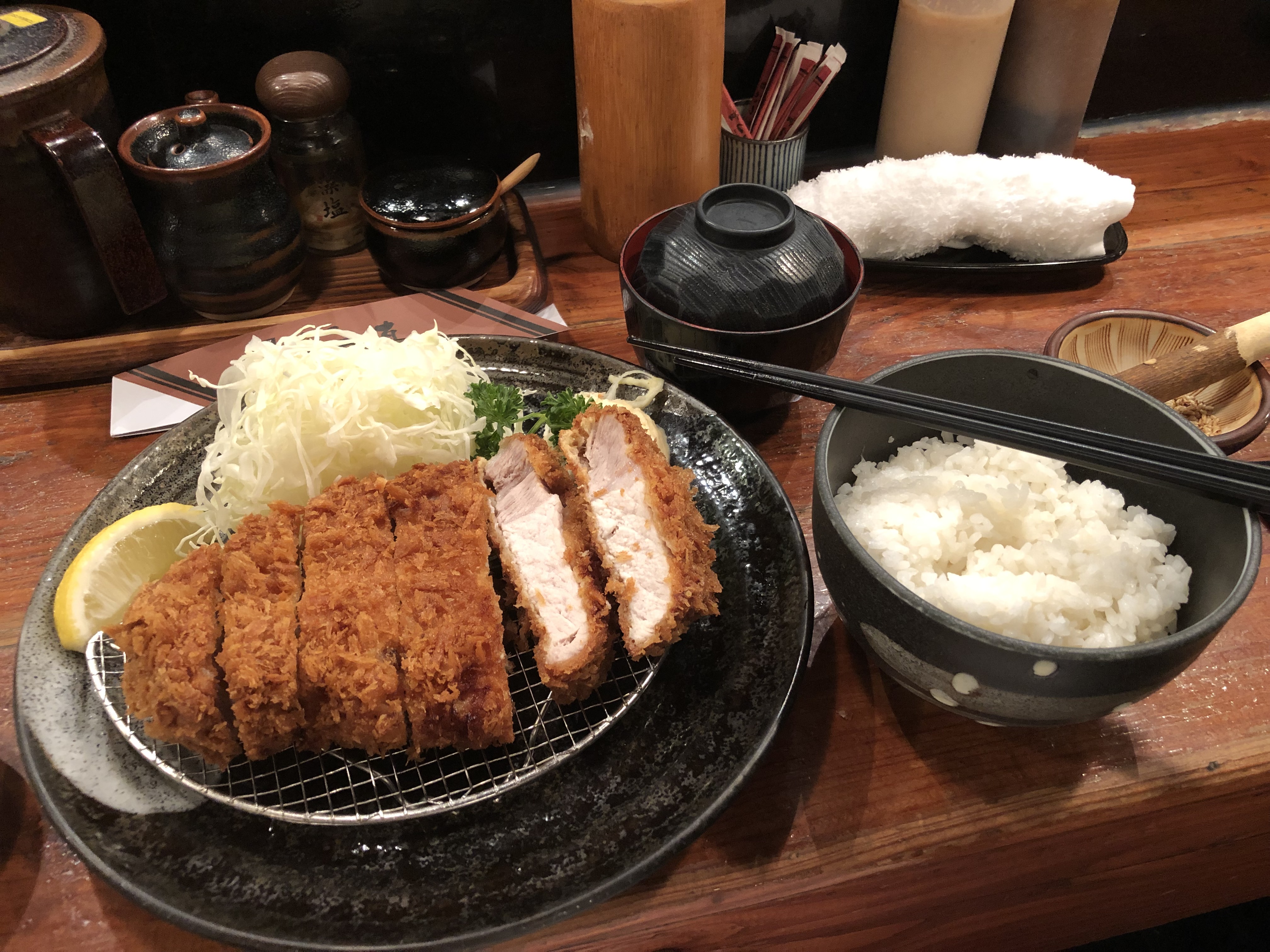 かつ真 バンコクで一番人気の絶品とんかつ シーロムで本格的な日本食 アジアの歩き方