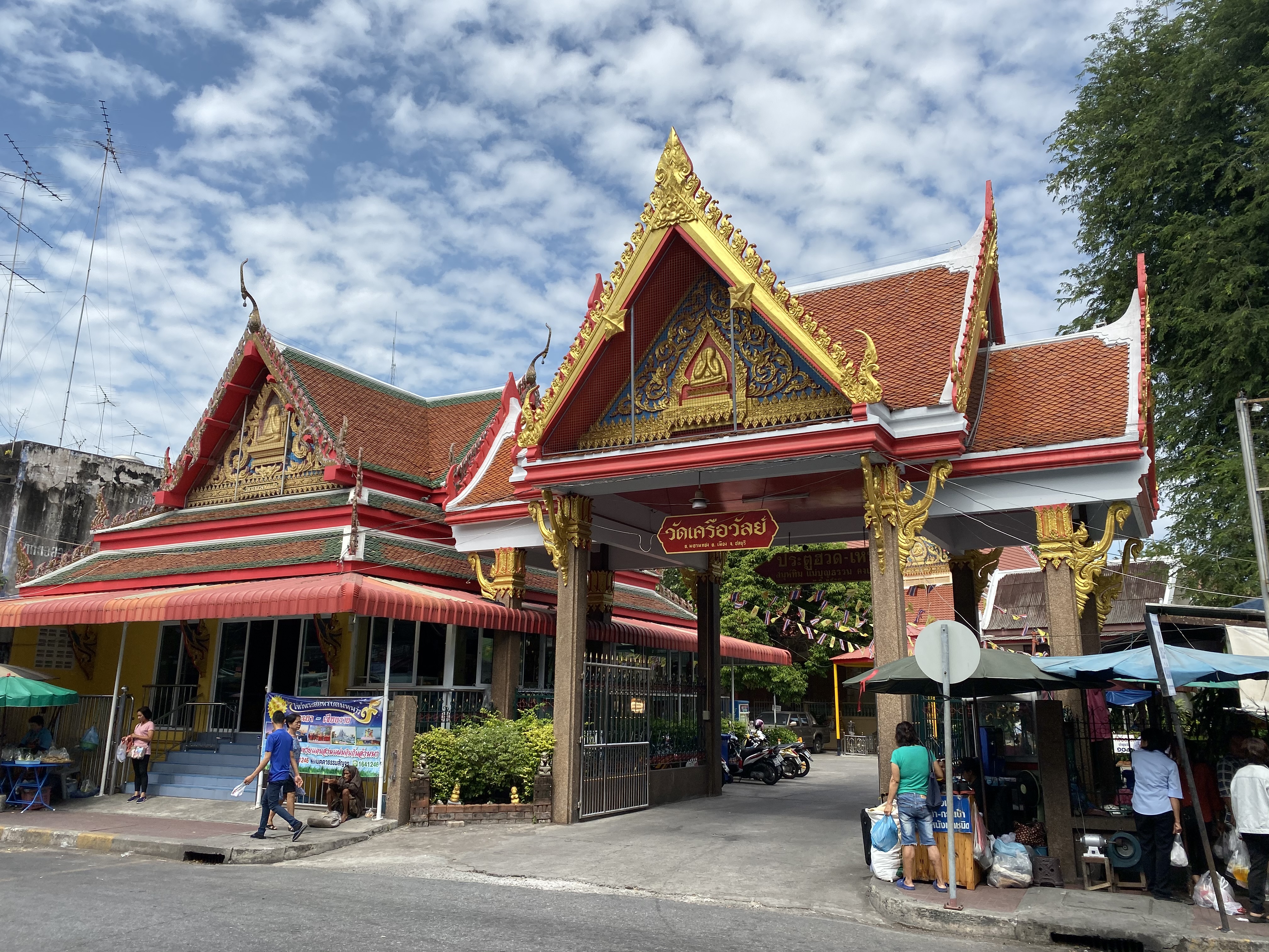ワット・クルアワン タイ寺院散策!! タイ最高峰のプラピッターを求めて ...