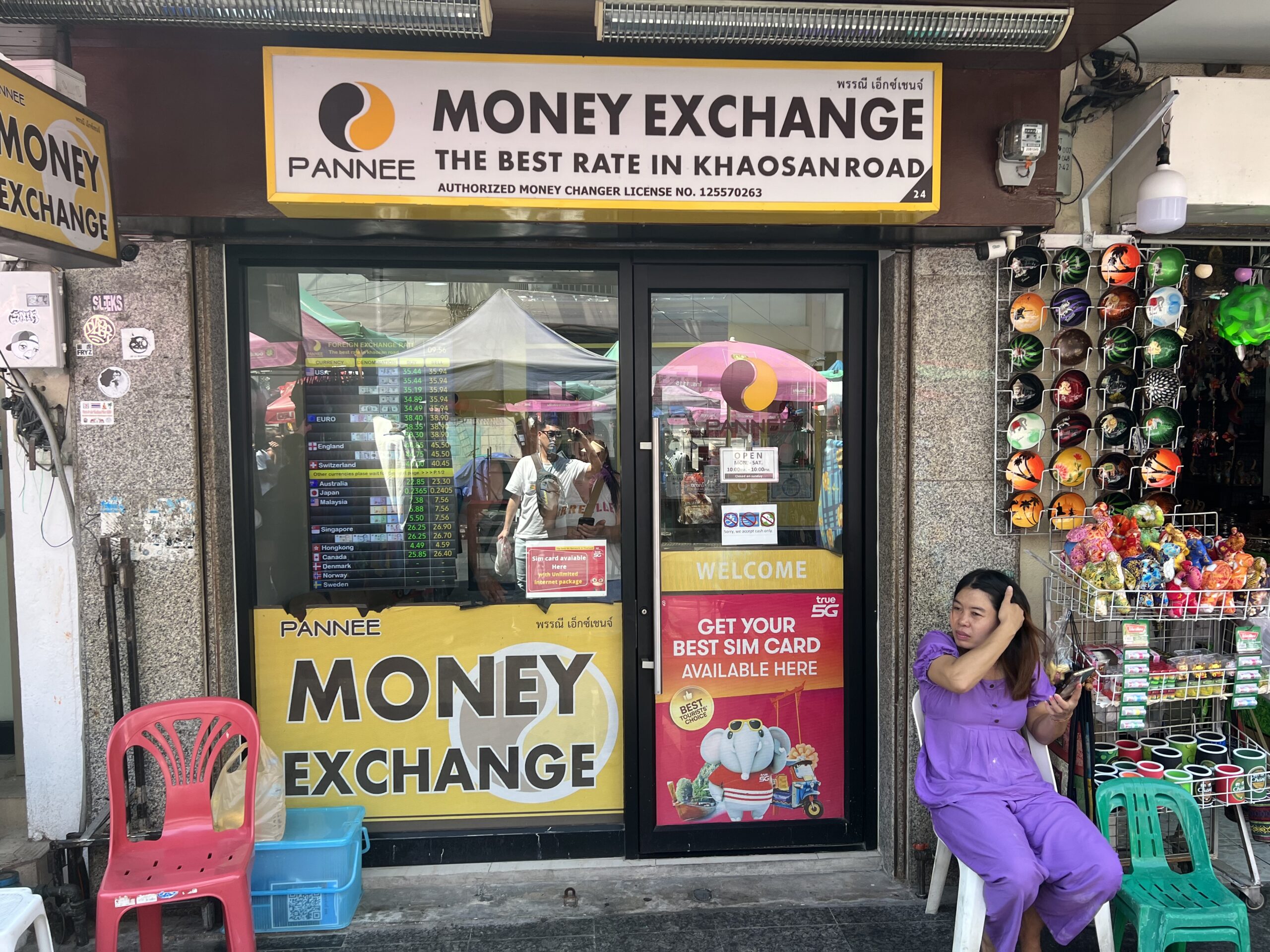 カオサン通りの両替事情 絶対に損しないレートの良いタイバーツ両替所!! - アジアの歩き方